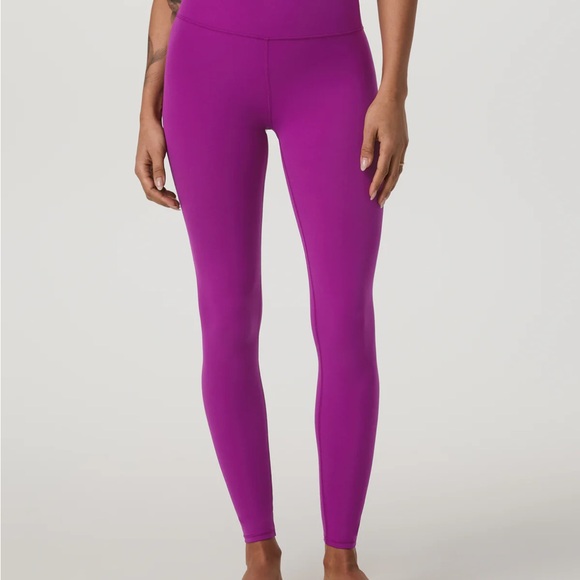 Vuori Magenta Activewear Set - Picture 4 of 5